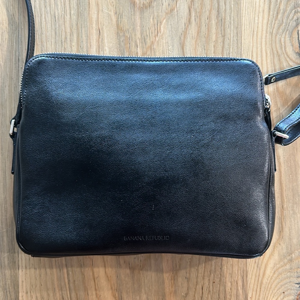 Banana Republic Leather Crossbody - Picture 3 of 7